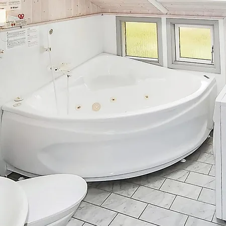3 Bedroom Cozy In Sjolund *