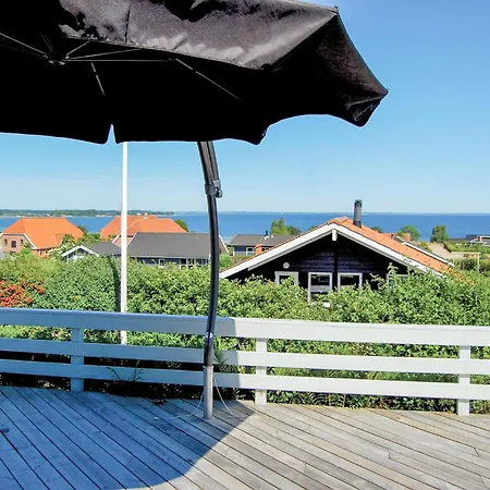 3 Bedroom Cozy In Sjolund